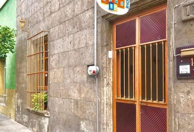 ユースホステル Hostal Tlaquepaque