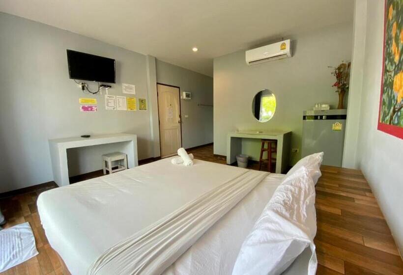 Baan Ruay Suk Resort Lopburi