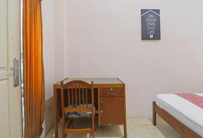 هتل Oyo Life 2899 Ardilia Kost