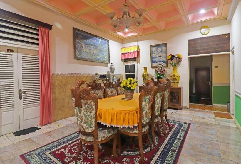 هتل Oyo Life 2899 Ardilia Kost