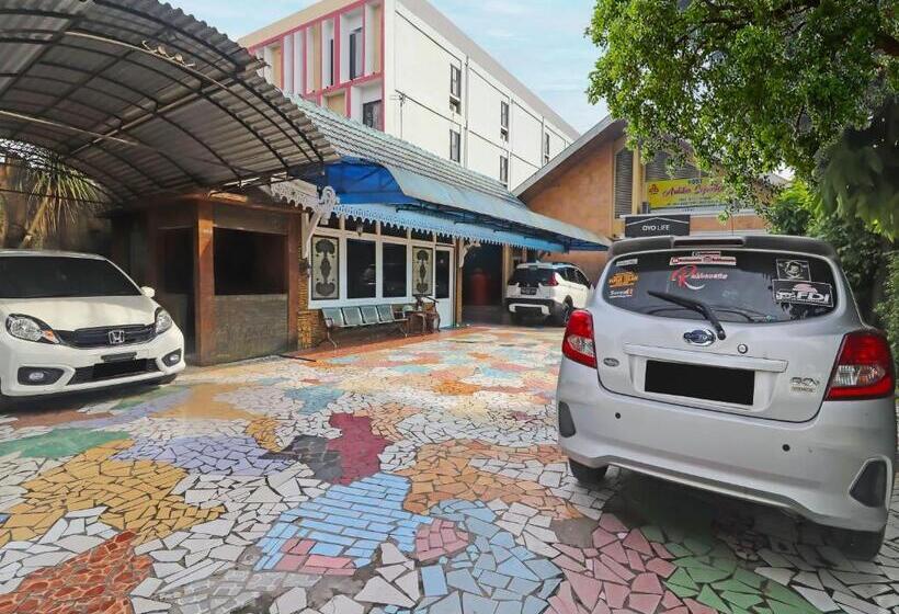 هتل Oyo Life 2899 Ardilia Kost