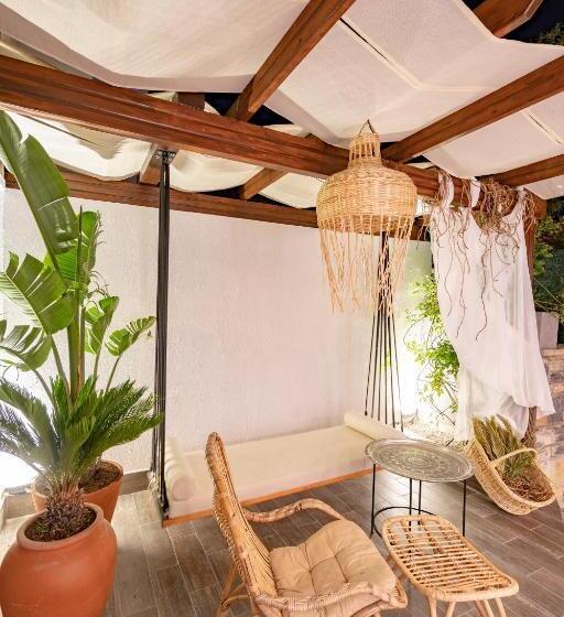 Maye Residence