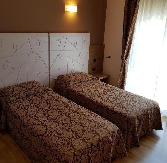 هتل Albergo Ristorante Delfino