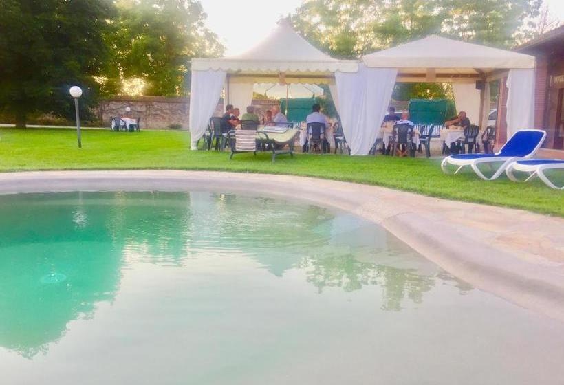 Отель Albergo Cosmera