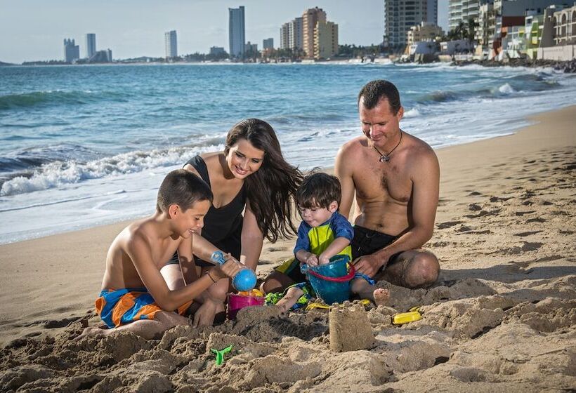 ホテル El Cid Marina Beach