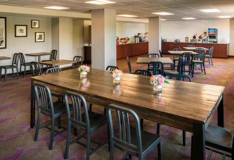 هتل Four Points By Sheraton Boston Logan Airport Revere