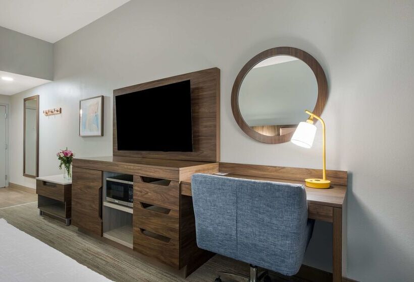 هتل Hampton Inn Linden