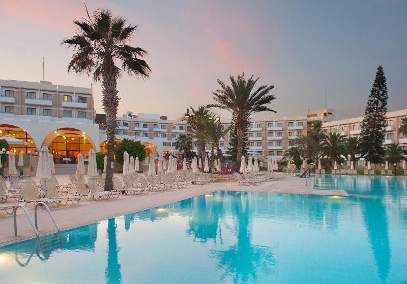 هتل Louis Phaethon Beach
