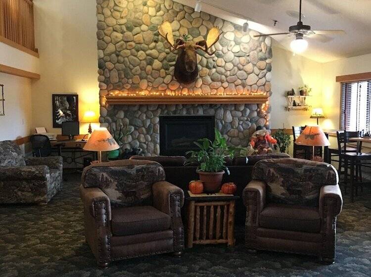 ホテル Moose Lake Lodge & Suites