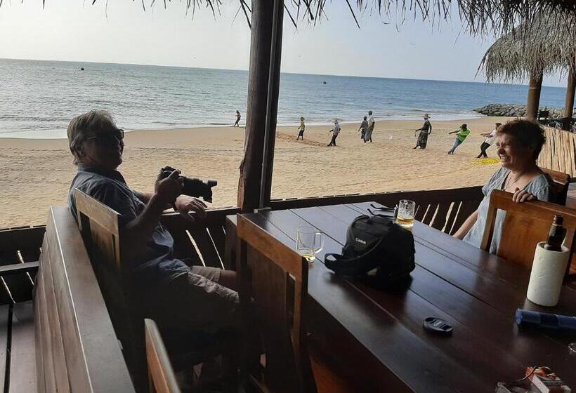 호텔 Omeesha Beach