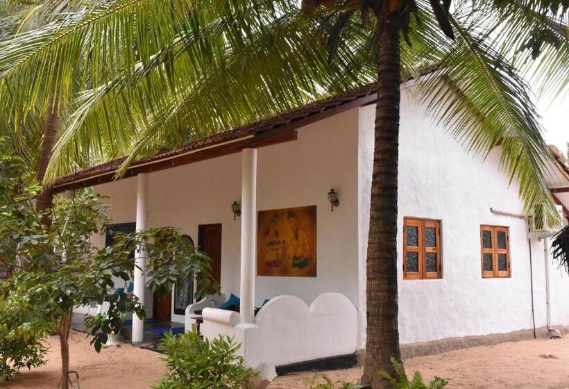 호텔 Omeesha Beach