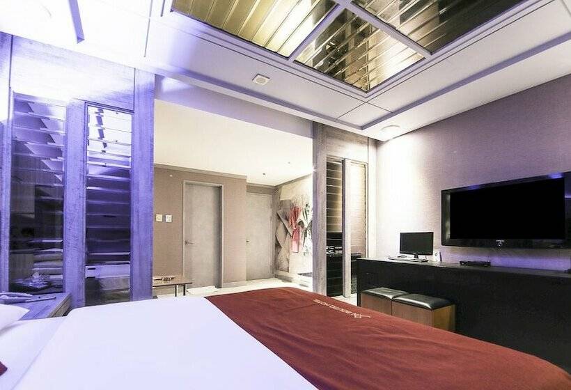 Hotel On