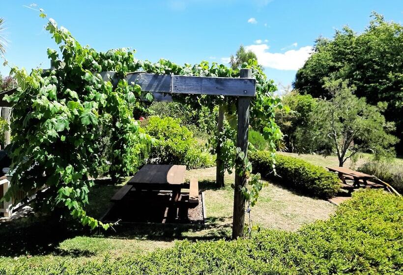 בית מלון כפרי Eden's Edge Lodge