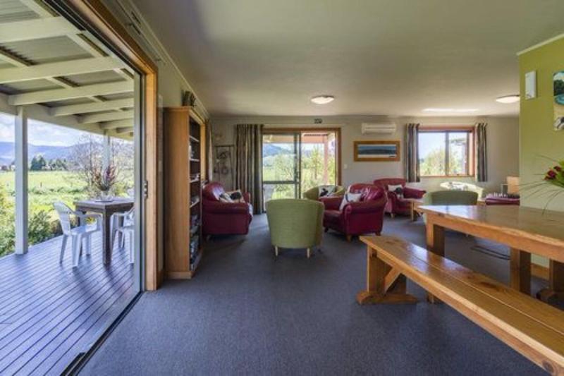 בית מלון כפרי Eden's Edge Lodge
