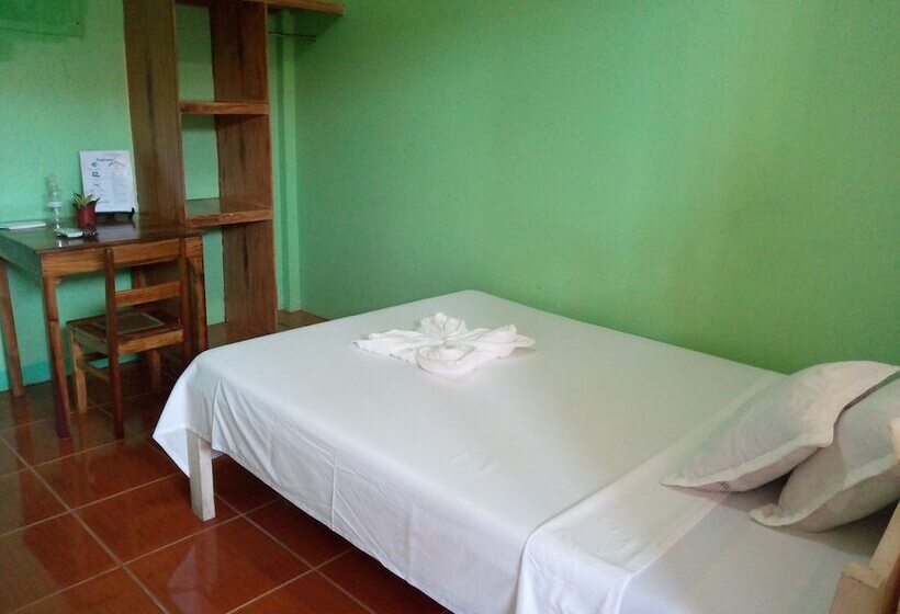 ホテル Reddoorz At July S Haven Seaside Pension Camiguin