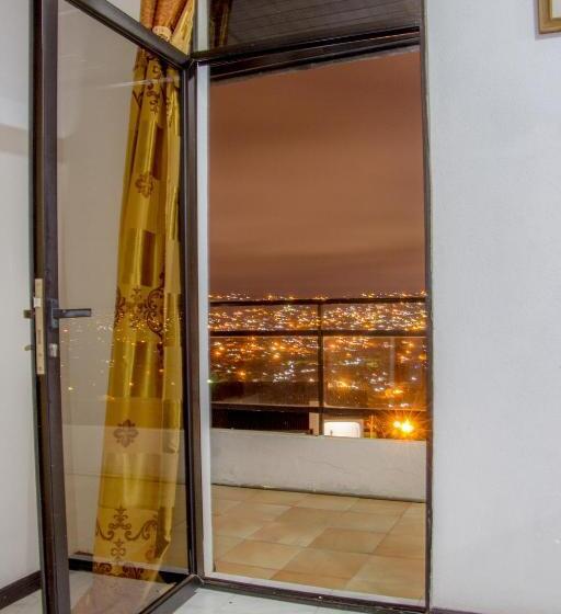 Hill View Hotel Mccarthy Hills