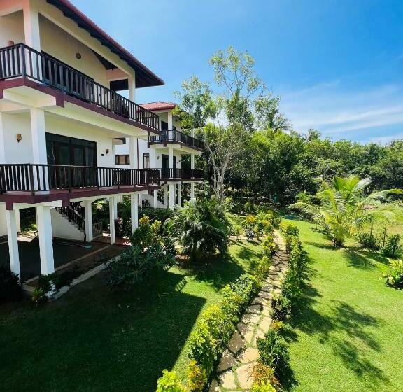Отель Ashansa Lagoon Resort
