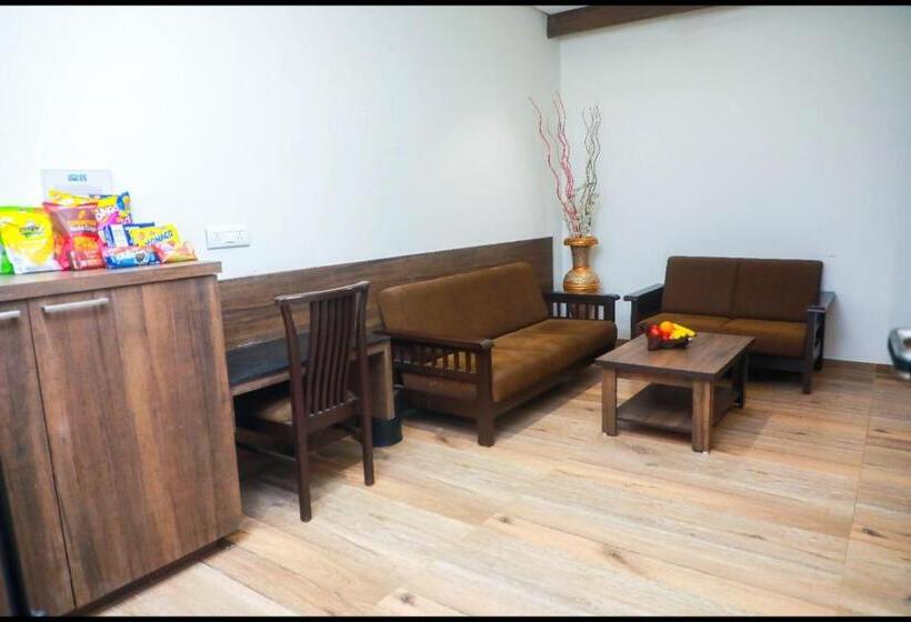 호텔 The Byke Suraj Club, Junagadh