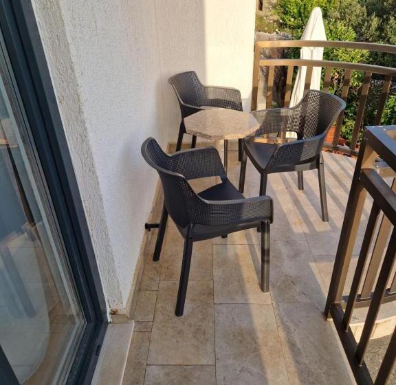 بنسيون Guest House Lidus
