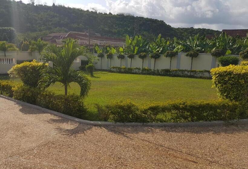 منتجع Jackson Guesthouse Anomabo