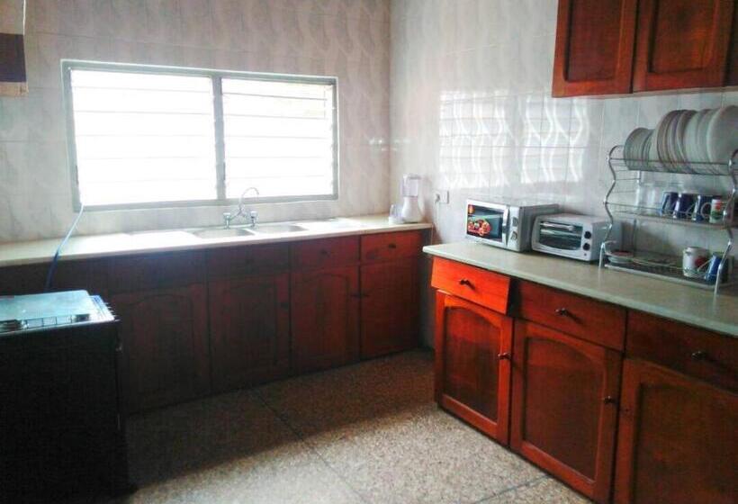 منتجع Jackson Guesthouse Anomabo