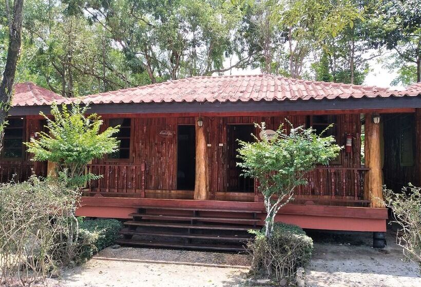 هتل Taweesuckkittiya Resort