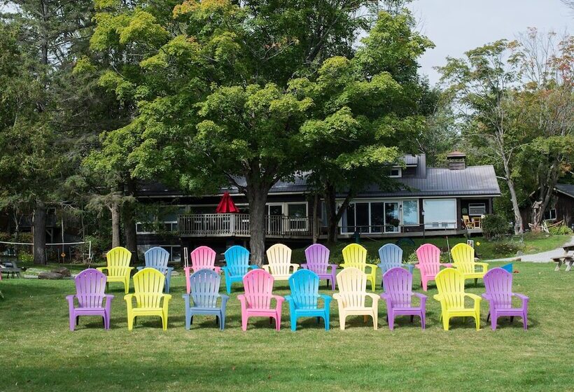 فندق Ogopogo Resort