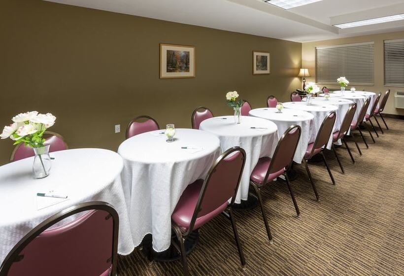 فندق Americinn By Wyndham Beaver Dam