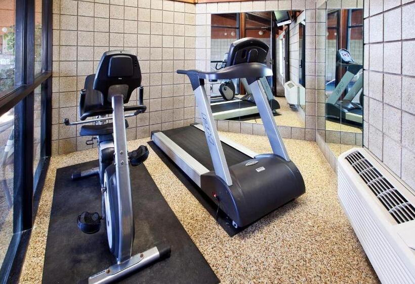 فندق Spark By Hilton Cedar Falls