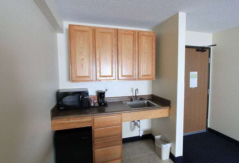 هتل Americinn By Wyndham Cedar Rapids Airport