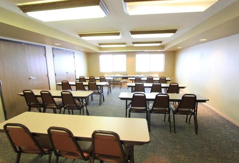 هتل Americinn By Wyndham Cedar Rapids Airport