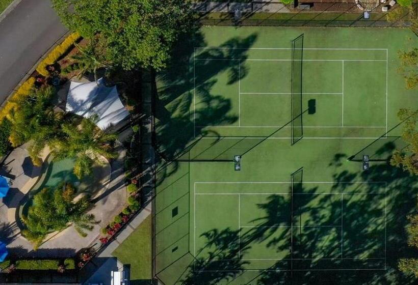 Отель Stay At Raffertys Resort