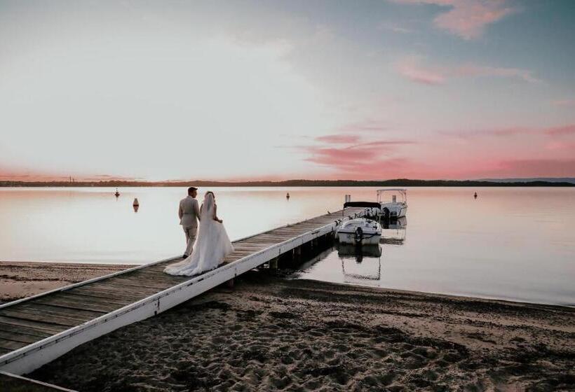 Отель Stay At Raffertys Resort
