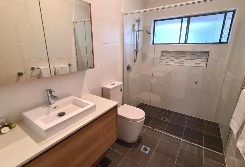 Отель Stay At Raffertys Resort
