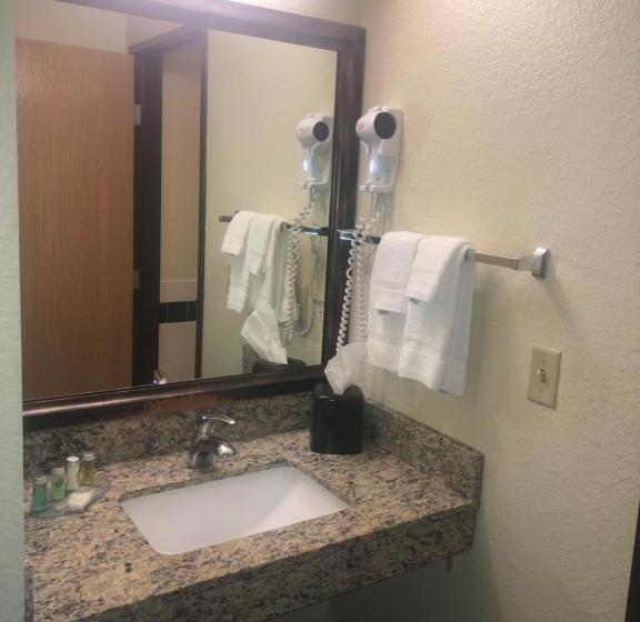 Cobblestone Hotel & Suites   Wisconsin Rapids