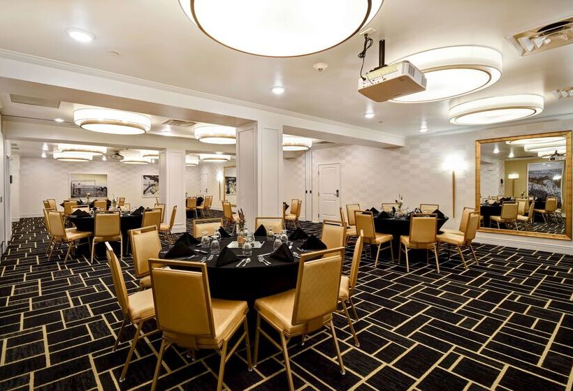 هتل Doubletree By Hilton Deadwood At Cadillac Jack's