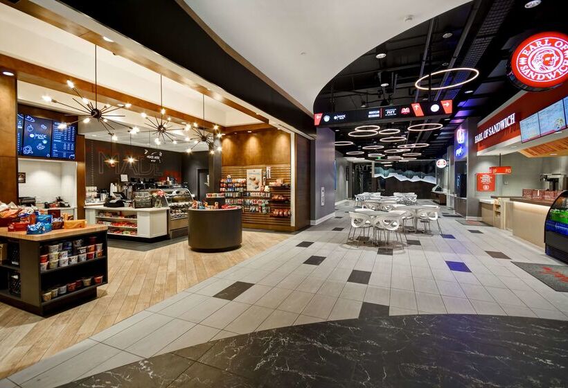 هتل Doubletree By Hilton Deadwood At Cadillac Jack's