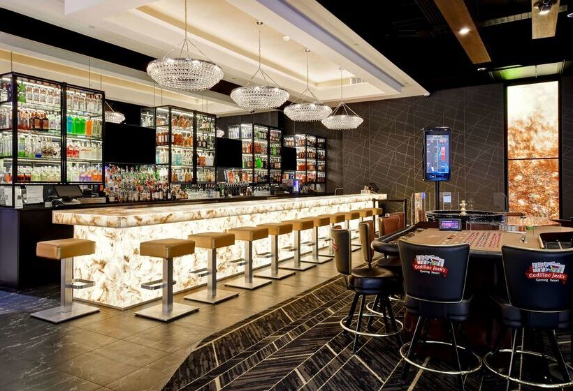 هتل Doubletree By Hilton Deadwood At Cadillac Jack's