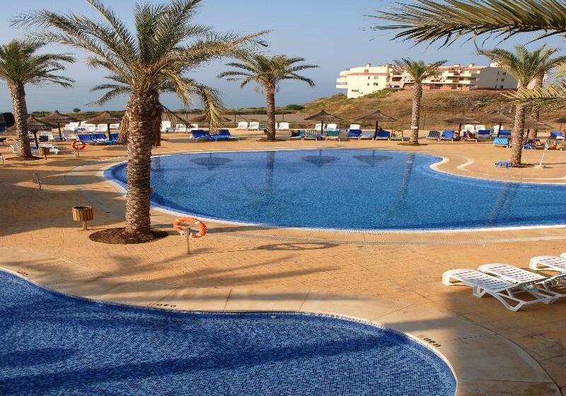 هتل Holiday World Riwo