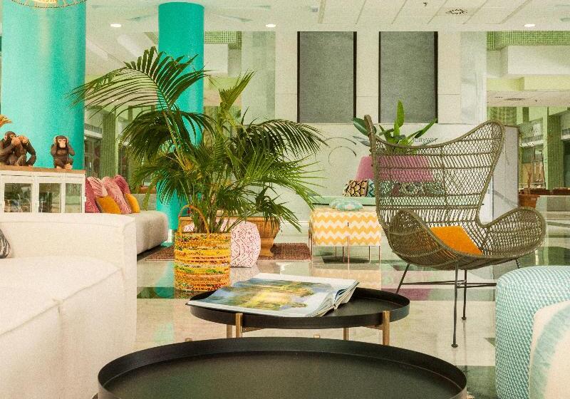 هتل Holiday World Riwo