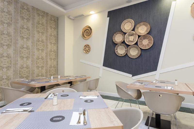 هتل Holiday World Riwo