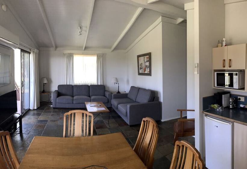 هتل Hunter Valley Resort, Hunter Farm Adventure Centre & 4 Pines At The Farm