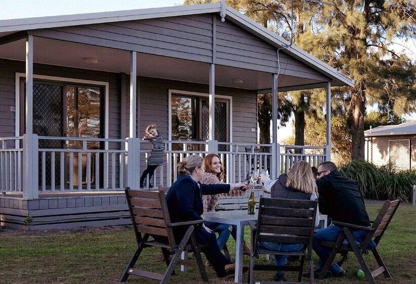 هتل Hunter Valley Resort, Hunter Farm Adventure Centre & 4 Pines At The Farm