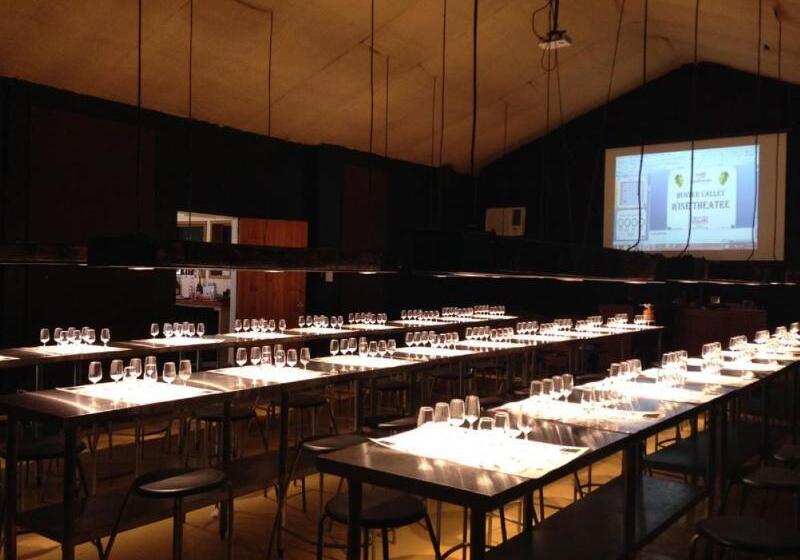 هتل Hunter Valley Resort, Hunter Farm Adventure Centre & 4 Pines At The Farm