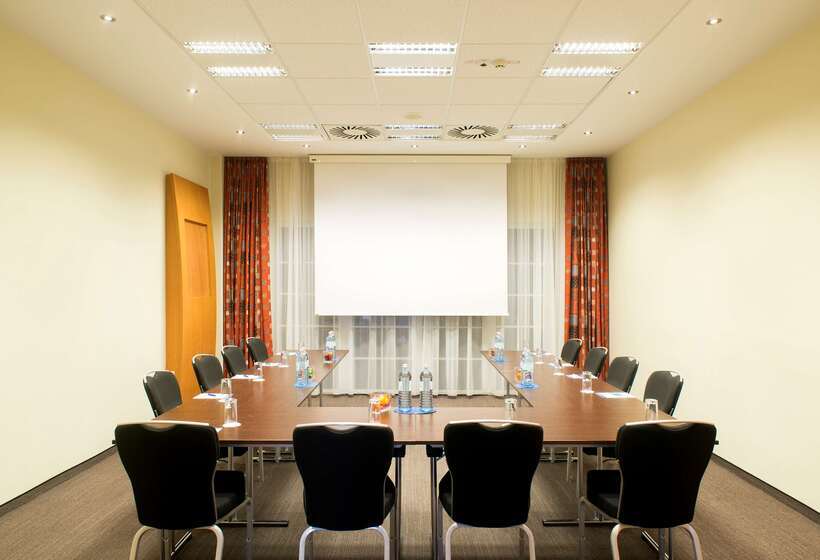 هتل NH Vienna Airport Conference Center