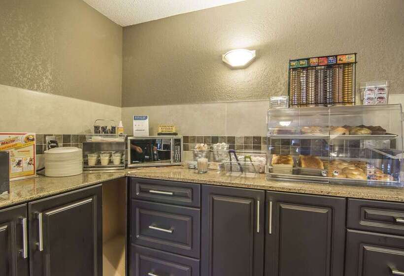 هتل Quality Inn & Suites Yorkton