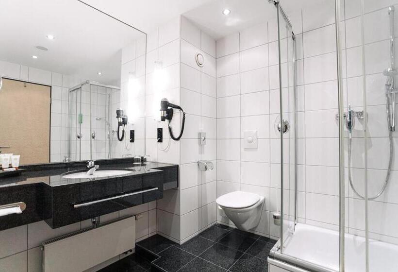 هتل Ramada By Wyndham Essen