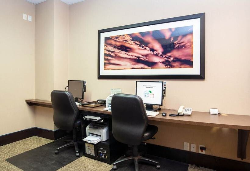 ホテル Sandman Suites Vancouver On Davie