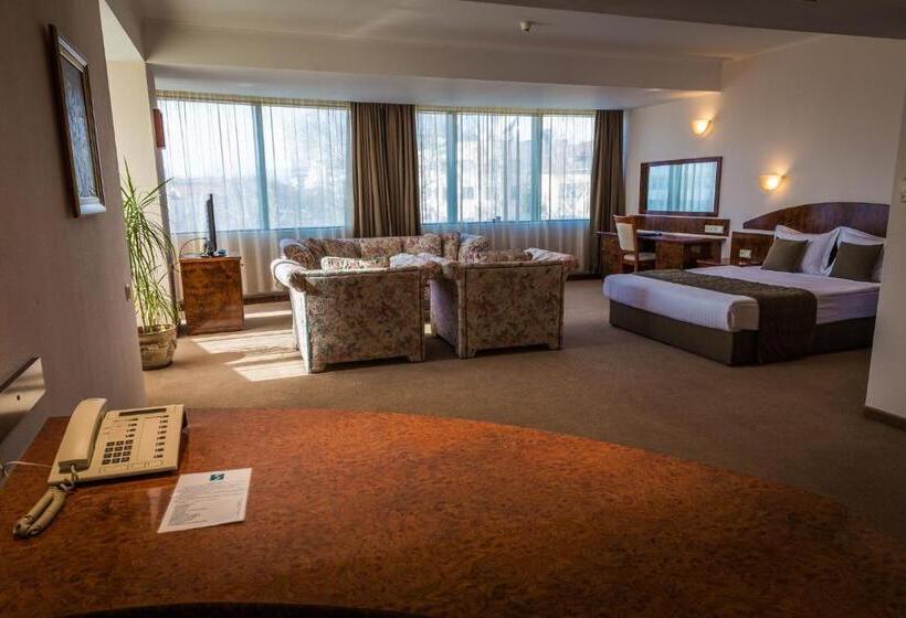 בית מלון כפרי Sevlievo Plaza