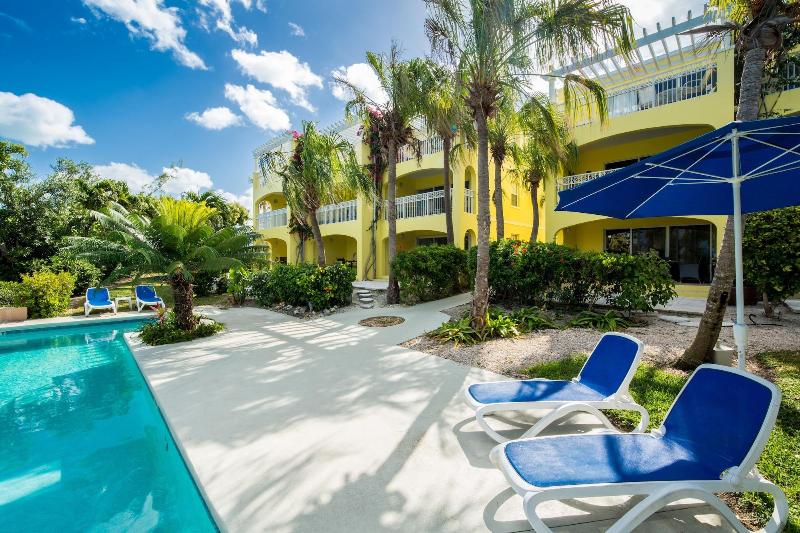 هتل The Inn At Grace Bay